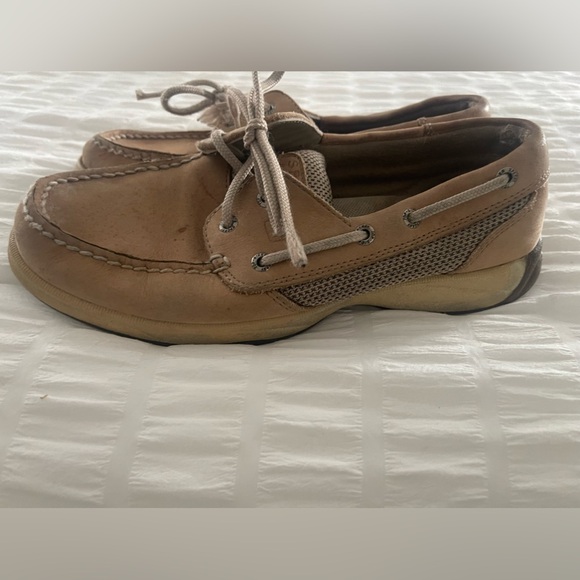 Sperry Topsiders - women’s 7 1/2. - Picture 6 of 8